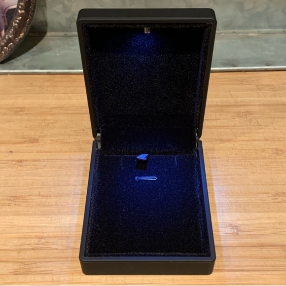 NIB Lighted Jewelry Box - Picture 2 of 4